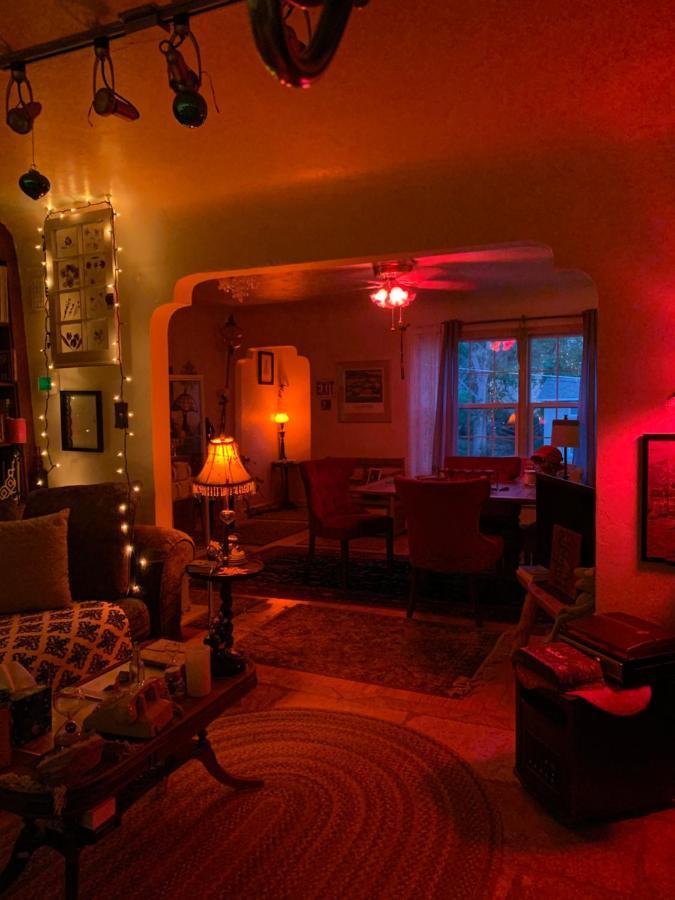 Mystic Portal 420 Guesthouse Колорадо-Спрінгз Екстер'єр фото